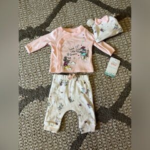 7-pc Minnie Mouse Disney outfit 2 LS Swaddles 2 pacifier, Changing Pad, Mirror
